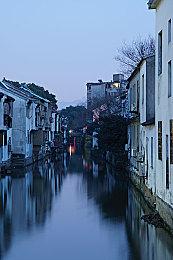 指环王背景休闲模拟游戏《指环王：夏尔传说》宣布延期至2025年早期